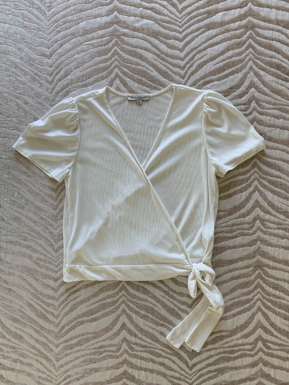 Green Envelope White Cropped Wrap V-Neck Top Size Small